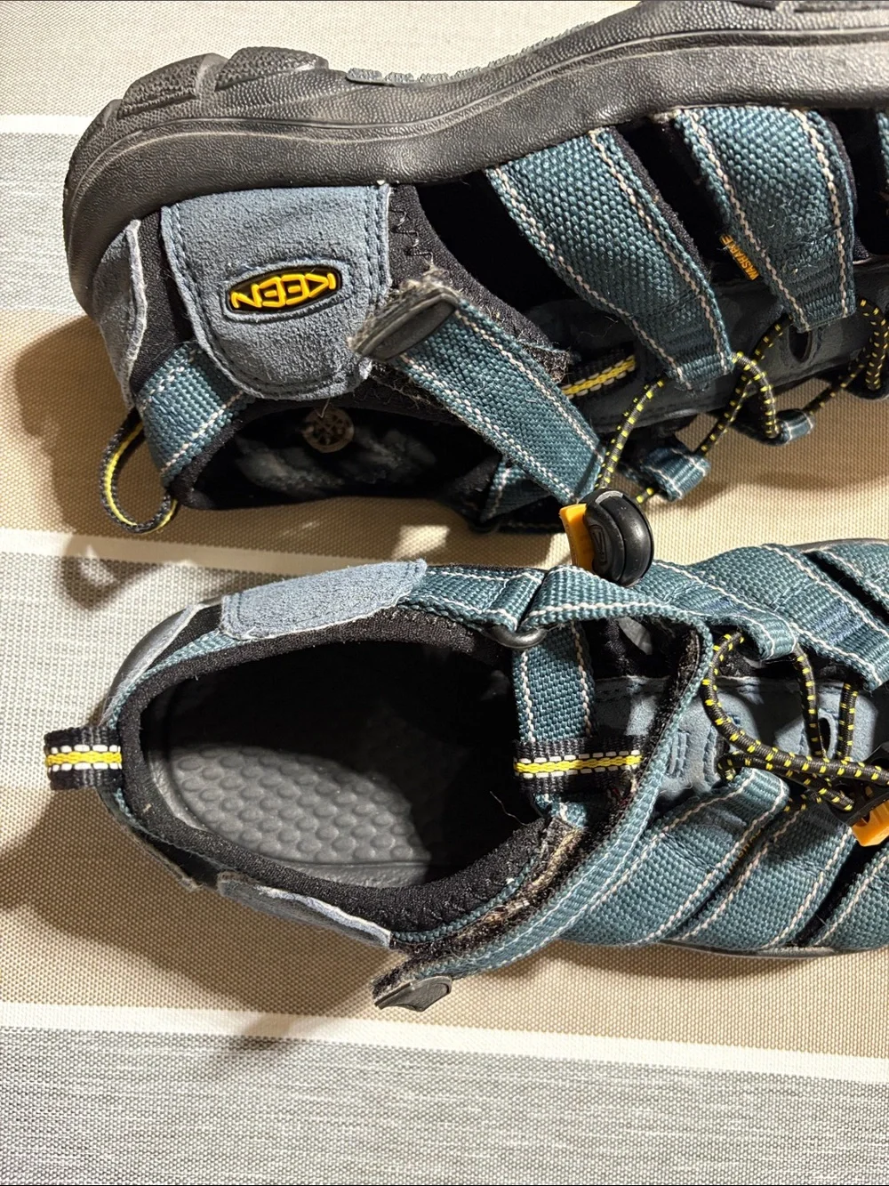 Keen Kids Teal and Black Closed-Toe Sandals with Yellow Accents